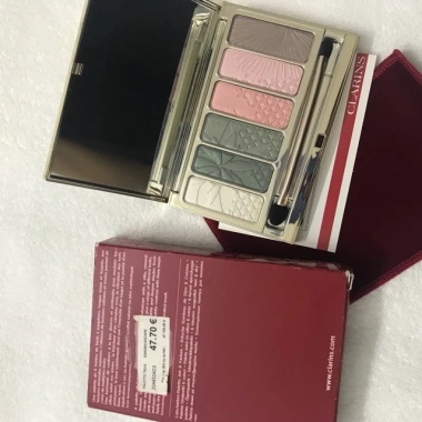 Bộ màu mắt Clarins Garden Escape 6 màu - Lâu trôi, đậm màu, Giá chỉ 1.349.000đ 6 Bộ màu mắt Clarins Garden Escape 6 màu - Lâu trôi, đậm màu, Giá chỉ 1.349.000đ 6