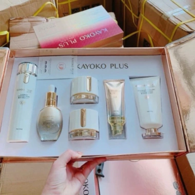 Bộ Mỹ Phẩm Kayoko Plus 6in1 Chính Hãng Nhật Bản - Dưỡng Trắng Da, Giảm Nám, Giá 1,770,000₫ 3 Bộ Mỹ Phẩm Kayoko Plus 6in1 Chính Hãng Nhật Bản - Dưỡng Trắng Da, Giảm Nám, Giá 1,770,000₫ 3
