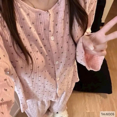 Bộ ngủ hoa nhí tone hồng dài tay mùa thu đông xinh xắn giá chỉ 269k 2 Bộ ngủ hoa nhí tone hồng dài tay mùa thu đông xinh xắn giá chỉ 269k 2