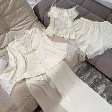 Bộ ngủ lụa 4 chi tiết viền ren mềm mại, cao cấp – Đẹp sang trọng, giá chỉ 565.000 VNĐ 8 Bộ ngủ lụa 4 chi tiết viền ren mềm mại, cao cấp – Đẹp sang trọng, giá chỉ 565.000 VNĐ 8