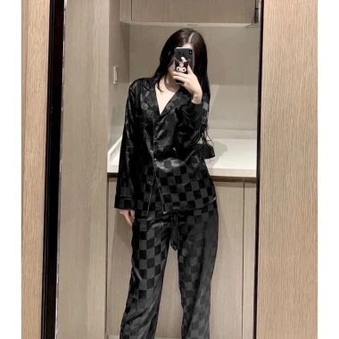 Bộ ngủ pijama nữ gấm ô vuông trắng-đen sang trọng 2 size giá rẻ 135k