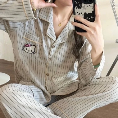 Bộ ngủ pyjama dài tay nữ nhiều hoạ tiết, chất đũi mềm mại, giá ưu đãi 149.888₫ 3 Bộ ngủ pyjama dài tay nữ nhiều hoạ tiết, chất đũi mềm mại, giá ưu đãi 149.888₫ 3