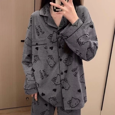 Bộ ngủ pyjama dài tay thoáng mát nữ nhiều họa tiết, sẵn có, giá ưu đãi 149.888₫ cho mùa hè, đảm bảo thoải mái suốt đêm, ngủ ngon