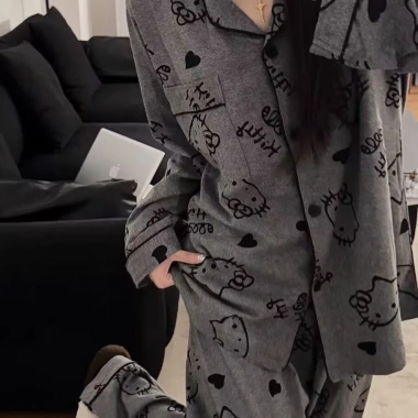 Bộ ngủ pyjama dài tay thoáng mát nữ nhiều họa tiết, sẵn có, giá ưu đãi 149.888₫ cho mùa hè, đảm bảo thoải mái suốt đêm, ngủ ngon