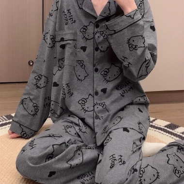 Bộ ngủ pyjama dài tay thoáng mát nữ nhiều họa tiết, sẵn có, giá ưu đãi 149.888₫ cho mùa hè, đảm bảo thoải mái suốt đêm, ngủ ngon