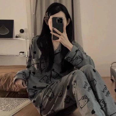 Bộ ngủ pyjama dài tay thoáng mát nữ nhiều họa tiết, sẵn có, giá ưu đãi 149.888₫ cho mùa hè, đảm bảo thoải mái suốt đêm, ngủ ngon