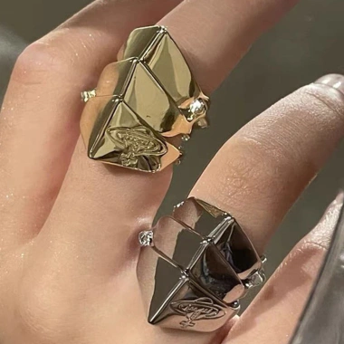 Bộ Nhẫn Ba Phần Vivienne Westwood Nam Nữ – Phong Cách Trung Lập Hành Tinh, Giá 289k