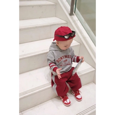 Bộ Nỉ Hoodie Bé Trai Tone Đỏ Sành Điệu Set Thu Đông size 7‑25kg, chỉ 211.500₫ 4 Bộ Nỉ Hoodie Bé Trai Tone Đỏ Sành Điệu Set Thu Đông size 7‑25kg, chỉ 211.500₫ 4