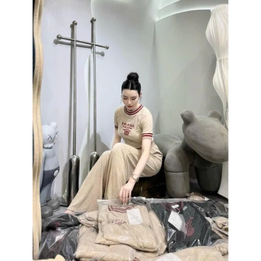 Bộ nữ áo len lông thỏ tay ngắn và quần suông ống rộng thu đông, mặc nhà ấm áp, chỉ 229k