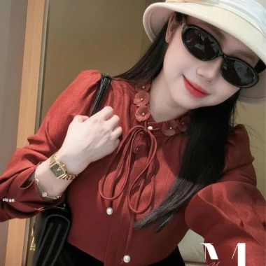 Bộ Nữ MeiMei Áo Sơ Mi Cổ Bèo Đính Hoa Thắt Nơ Tay Dài + Chân Váy Công Sở Thanh Lịch 460.000đ 2