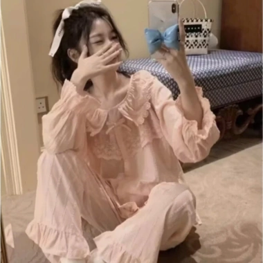 Bộ pijama bèo tiểu thư hồng tay dài quần dài vải đũi gân ren xinh CARY 83.000