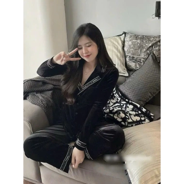 Bộ pijama nhung đen 2 món áo quần mềm mại, thoải mái, giảm 22% chỉ 195.000₫