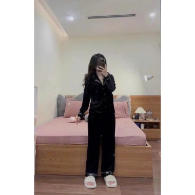 Bộ pijama nhung đen 2 món áo quần mềm mại, thoải mái, giảm 22% chỉ 195.000₫ 9 Bộ pijama nhung đen 2 món áo quần mềm mại, thoải mái, giảm 22% chỉ 195.000₫ 9