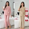 Bộ Pijama Nữ Kẻ Caro Dáng Xuông - Áo Cổ Tròn Bo Chun, Quần Dài Túi Thô Giá 299k