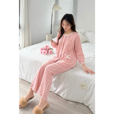 Bộ Pijama Nữ SUNA Kẻ Caro Dáng Xuông - Áo Cổ Tròn, Quần Dài Túi Cotton Thô Mềm, Giá Ưu Đãi 248k