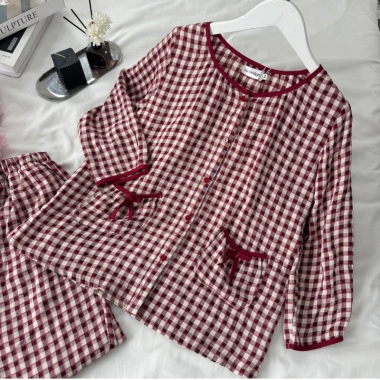 Bộ Pijama Nữ SUNA Kẻ Caro Dáng Xuông - Áo Cổ Tròn, Quần Dài Túi Cotton Thô Mềm, Giá Ưu Đãi 248k