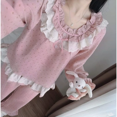 Bộ pijama nữ tay dài cổ ren vintage, quần dài vải mềm thoáng mát - 338.900₫