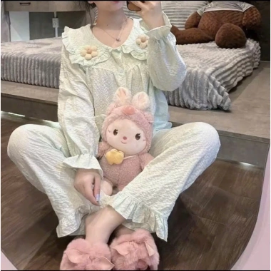 Bộ Pyjama Đũi Bông Mềm Mịn Cổ Bẹo Đính Hoa Xinh Xắn - Bộ Hoa Dài 104.100