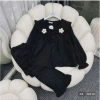 Bộ Pyjama Đũi Bông Mềm Mịn Cổ Bẹo Đính Hoa Xinh Xắn - Bộ Hoa Dài 104.100 6