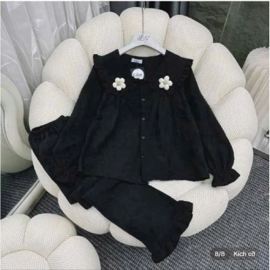 Bộ Pyjama Đũi Bông Mềm Mịn Cổ Bẹo Đính Hoa Xinh Xắn - Bộ Hoa Dài 104.100