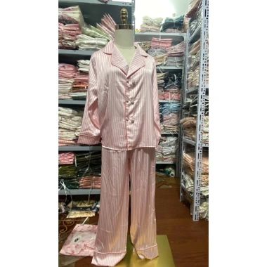 Bộ Pyjama Lụa Latin 2 Hàng Cúc Ngọc Tay Dài – Sang trọng, Giá ưu đãi 185.000₫