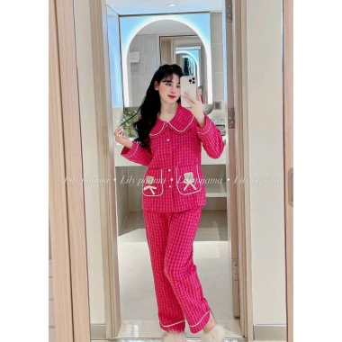 Bộ Pyjama nữ đũi kẻ cao cấp, cổ sen viền bèo tiểu thư, áo dài + quần dài, túi gấu hông dễ thương – 99.000₫