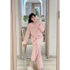 Bộ Pyjama nữ đũi kẻ cao cấp, cổ sen viền bèo tiểu thư, áo dài + quần dài, túi gấu hông dễ thương – 99.000₫ 4