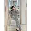 Bộ Pyjama nữ đũi kẻ cao cấp, cổ sen viền bèo tiểu thư, áo dài + quần dài, túi gấu hông dễ thương – 99.000₫ 5