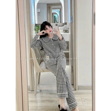Bộ Pyjama nữ đũi kẻ cao cấp, cổ sen viền bèo tiểu thư, áo dài + quần dài, túi gấu hông dễ thương – 99.000₫