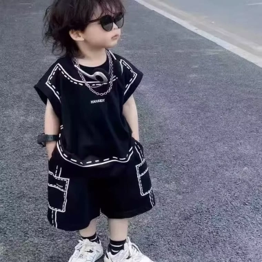 Bộ Quần Áo Bé Trai Mùa Hè Graffiti - Áo Thun Không Tay & Quần Short Thời Trang Giá Ưu Đãi 164,628₫ 10