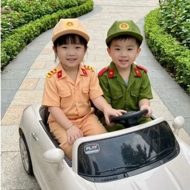 Bộ quần áo công an bé mầm non mẫu mới, mũ vải và gậy - 149.000₫