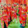 Bộ quần áo tết hoa lá cành công phượng và khăn trải bàn đỏ, set cặp đôi gia đình K1 giá ưu đãi 68.000 VND 3