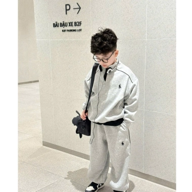 Bộ quần áo thể thao bé trai UMA KIDS UMK21, cổ trụ kéo khóa, sọc logo thêu, chất nỉ, giảm giá 209.000₫