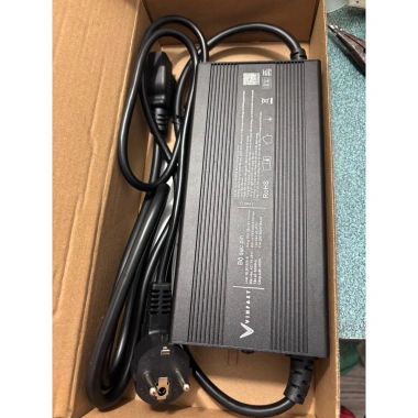 Bộ sạc 400W-1.000W cho xe Pin LFP – Giá 1.650.000 VND, tiết kiệm năng lượng