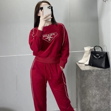 Bộ Thể Thao Prada Siêu Hot - Chất Liệu Ngoài Mặt Mịn, Giá Chỉ 175.000 VNĐ