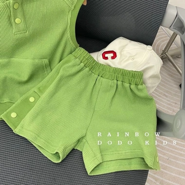 Bộ thể thao trẻ em Hàn Quốc mùa hè áo vest không tay và quần short giảm giá 3 Bộ thể thao trẻ em Hàn Quốc mùa hè áo vest không tay và quần short giảm giá 3