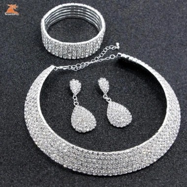 Bộ Trang Sức Cưới Phụ Nữ Kim Cương Giả Pha Lê Choker + Bông Tai + Vòng Tay - Giá Ưu Đãi 82.610₫ 9 Bộ Trang Sức Cưới Phụ Nữ Kim Cương Giả Pha Lê Choker + Bông Tai + Vòng Tay - Giá Ưu Đãi 82.610₫ 9