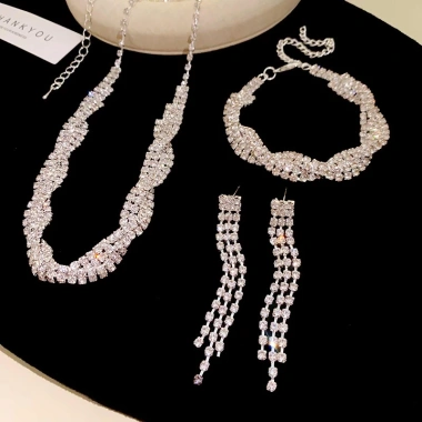 Bộ trang sức kim cương lấp lánh - Vòng cổ sang trọng giảm giá 20% chỉ 99.264₫