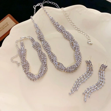 Bộ trang sức kim cương lấp lánh - Vòng cổ sang trọng giảm giá 20% chỉ 99.264₫