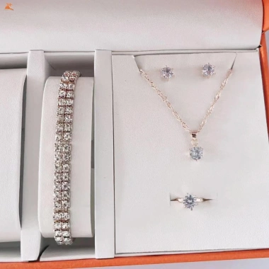 Bộ trang trí cô dâu kim cương giả: vòng cổ, bông tai, vòng tay, nhẫn lấp lánh - quà mẹ giảm 20% 6 Bộ trang trí cô dâu kim cương giả: vòng cổ, bông tai, vòng tay, nhẫn lấp lánh - quà mẹ giảm 20% 6