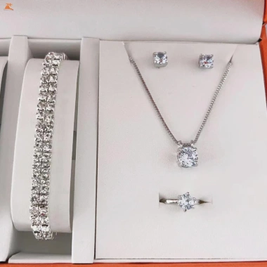 Bộ trang trí cô dâu kim cương giả: vòng cổ, bông tai, vòng tay, nhẫn lấp lánh - quà mẹ giảm 20% 9 Bộ trang trí cô dâu kim cương giả: vòng cổ, bông tai, vòng tay, nhẫn lấp lánh - quà mẹ giảm 20% 9