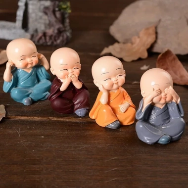 Bộ Tượng Chú Tiểu Tứ Không Đội Nón Cổ Đeo Vòng Hạt Phật Phong Thủy 4 Tư Thế Trang Trí Xe Hơi 35.000đ