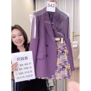 Bộ vest 2 món thời trang Tây nữ áo khoác in họtiết + váy hot YT9U - phong cách khí chất, giảm giá 336.960₫ 6 Bộ vest 2 món thời trang Tây nữ áo khoác in họtiết + váy hot YT9U - phong cách khí chất, giảm giá 336.960₫ 6