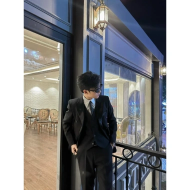 Bộ vest nam đen ve bóng 4 khuy – Áo blazer + Quần tăng chỉnh cạp, còn 825.000₫
