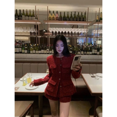 Bộ vest nữ tweed đỏ rượu + quần short ngắn dáng suông - Sang chảnh, chỉ 509.000₫