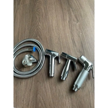Bộ vòi xịt vệ sinh kèm đầu xịt, dây dẫn và đế cài giá rẻ, bảo hành 12 tháng, chỉ 35.000đ
