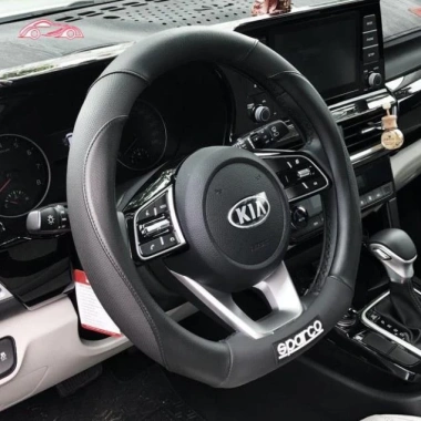 Bọc vô lăng Dcut cho Kia Seltos, Sonet, Suzuki Etriga, Nissan Almera, MG Territory, Kick – Giá 115.000₫ giảm 149.500₫ 10 Bọc vô lăng Dcut cho Kia Seltos, Sonet, Suzuki Etriga, Nissan Almera, MG Territory, Kick – Giá 115.000₫ giảm 149.500₫ 10