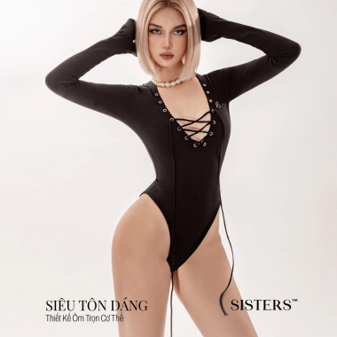 Body suit nữ khoét ngực dây đan, tay loe dài, thun gân ôm dáng, nút bấm màu kem Dionysus 360k 4