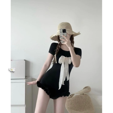 Bodysuit Chất Thun Nơ Ngực + Quần Bèo Cúc Bấm, Tặng Khăn Turban - 262.500₫ 2