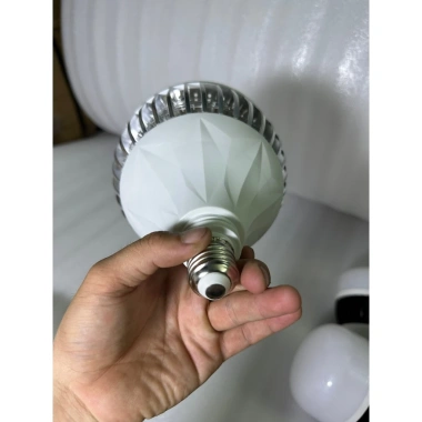 Bóng Đèn LED 100W Siêu Sáng Xưởng Công Suất Lớn - Bảo Hành 2 Năm, Giá Ưu Đãi 125.000 VND 6 Bóng Đèn LED 100W Siêu Sáng Xưởng Công Suất Lớn - Bảo Hành 2 Năm, Giá Ưu Đãi 125.000 VND 6